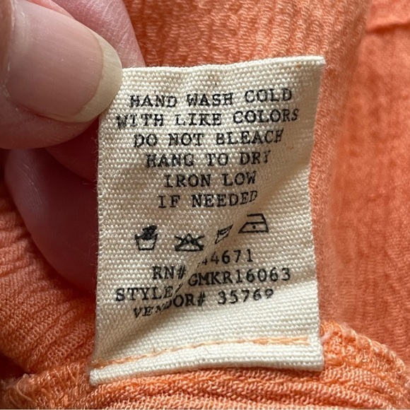 ✅HOST Pick✅ Gimmicks by BKE Cold Shoulder Top, Medium - Picture 9 of 9